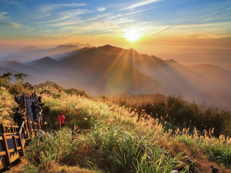 Mùa thu cùng bình minh tại núi A Lý Sơn