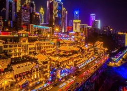 Hồng Nhai Động về đêm rực rỡ ánh đèn