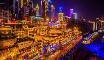 Hồng Nhai Động về đêm rực rỡ ánh đèn